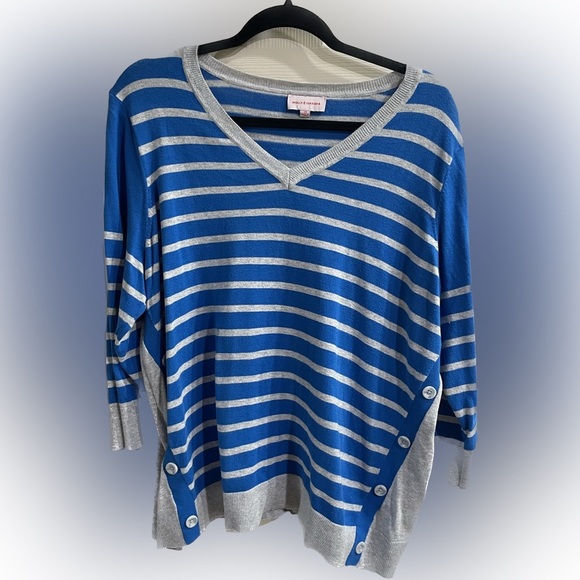 Molly Isadora Tops - CUTE 3/4 sleeve top! Molly Isadora 2x. Blue and grey stripe. Cute button design.